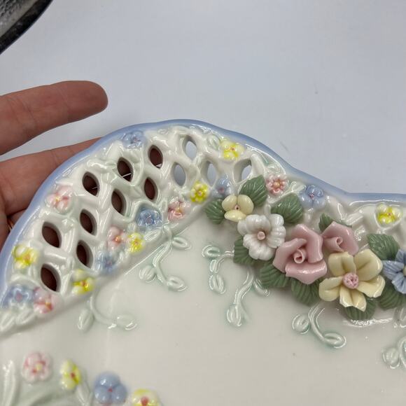 VTG Lace Lattice Textured Molded Milk Glass Painted Heart Flower Garden Decor - Picture 10 of 11